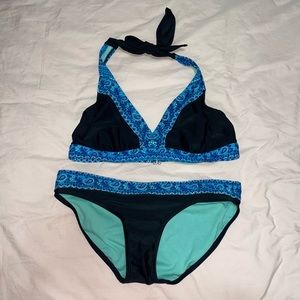 athleta bathing suit. top size 36 B/C (medium) and bottoms size small.
